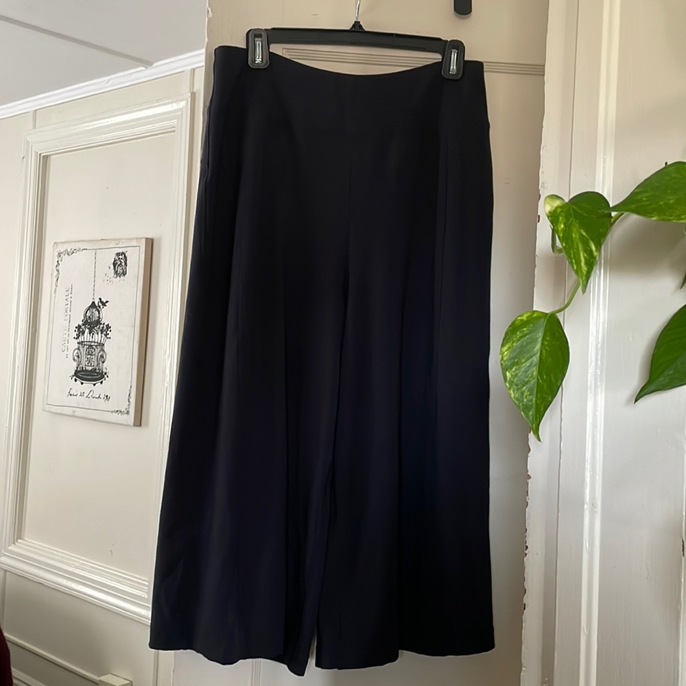 Lululemon Wide leg capri yoga pants. Size 10